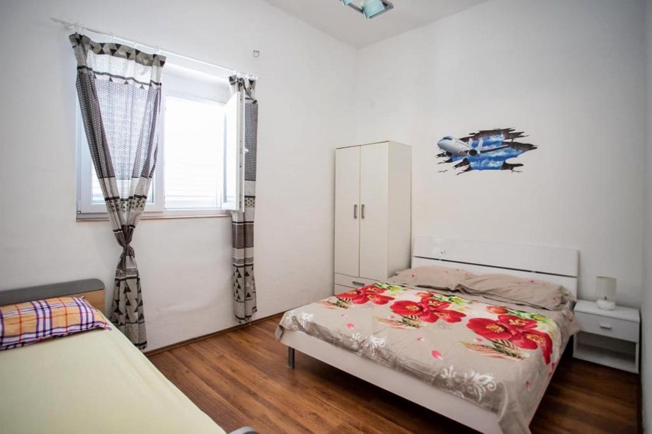 Apartments Punta 2 오미스 외부 사진